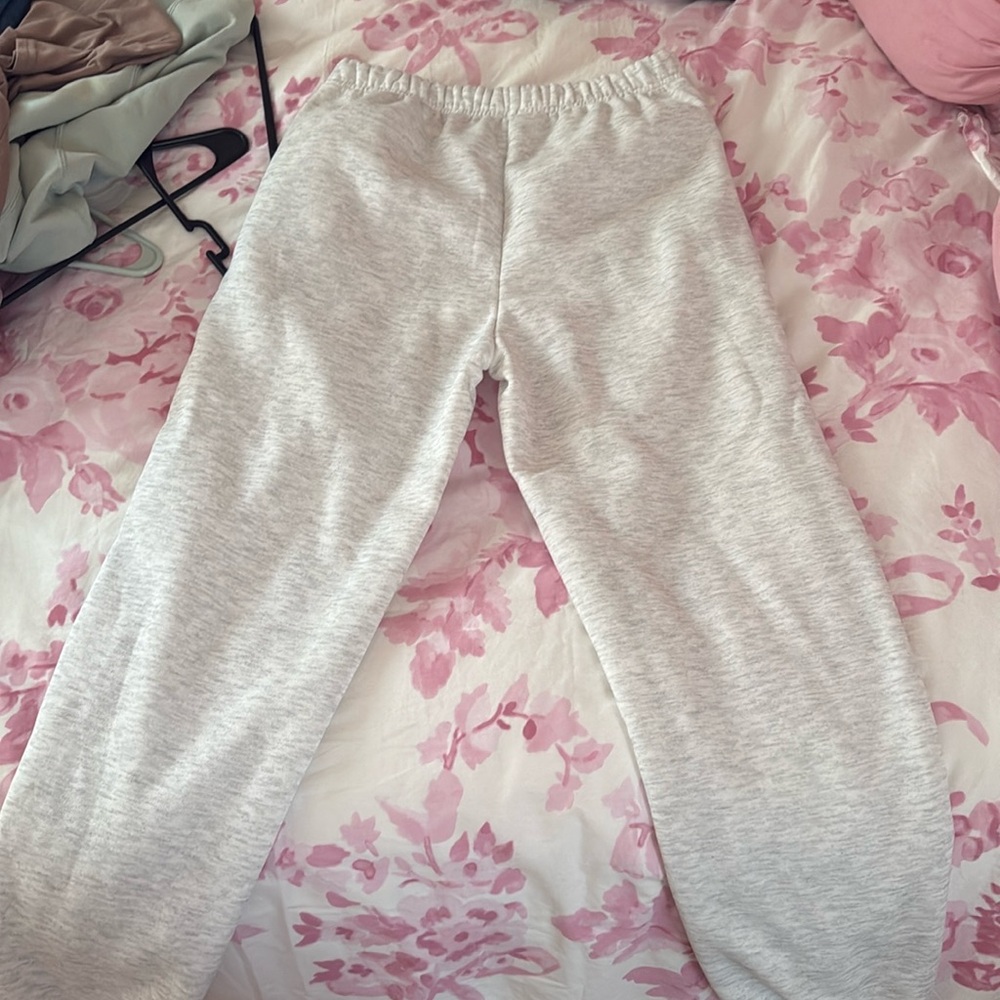 shein size large but fit like medium 
no tag but neverr worn